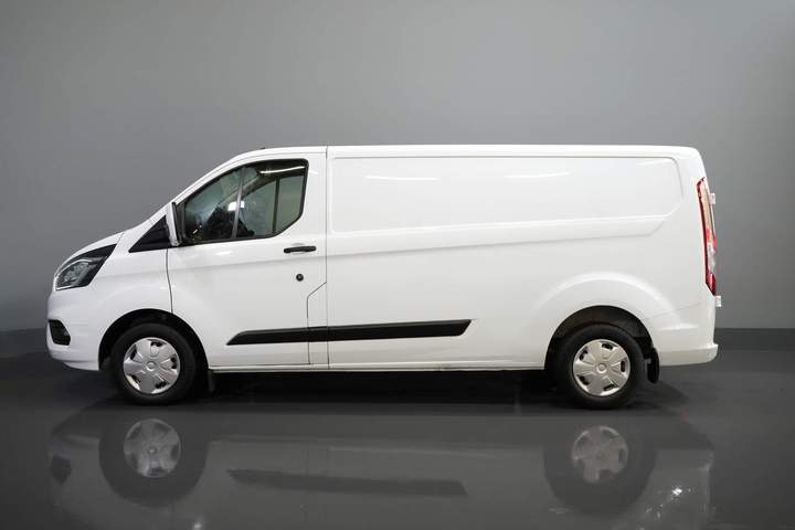Ford Transit Custom Van 2.0 TDCI 130 hp L2 2.8t Towingverm./ Windshield verw./ Cruise/ PDC V+A/ DAB