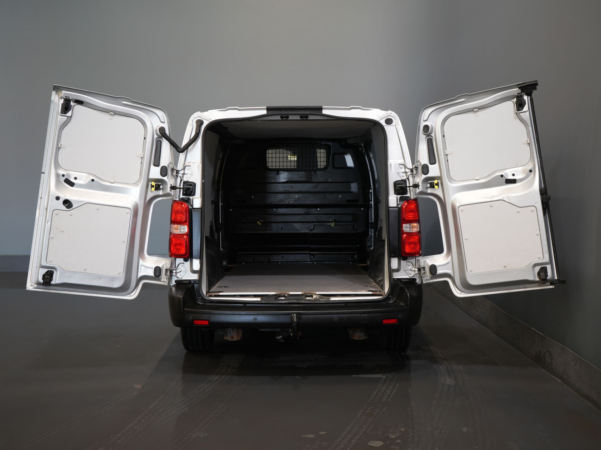 Toyota ProAce Worker Bestelbus 2.0 145 pk L3 2xSchuifdeur/ Adapt.Cruise/ Head Up/ Standkachel/ Stoelverw./ Carplay/ Trekhaak/ PDC