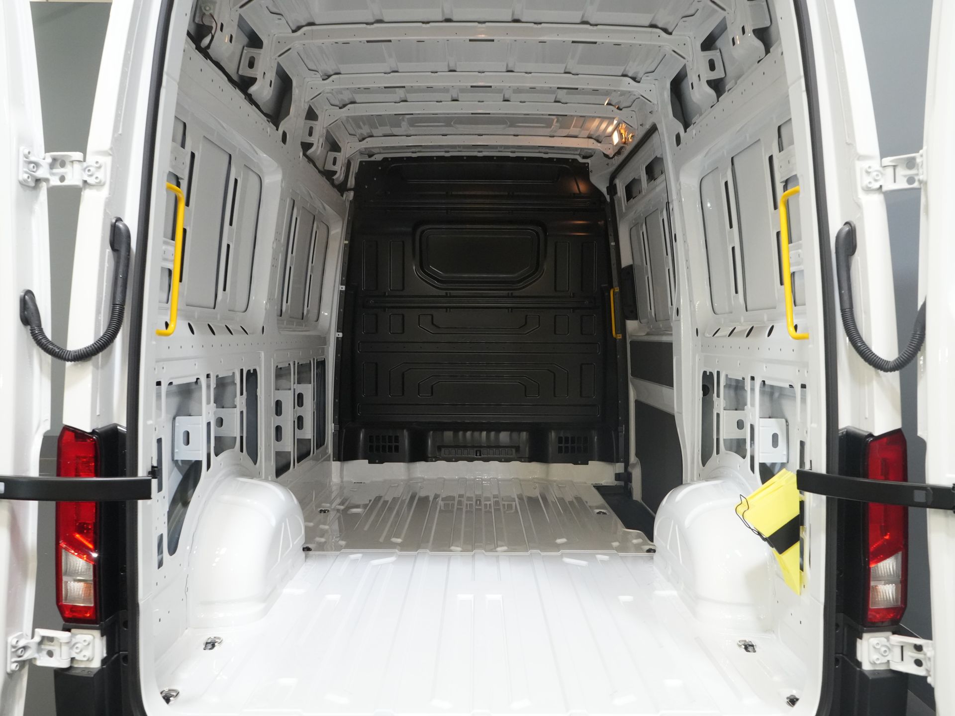 Volkswagen Crafter Van 35 2.0 TDI 140 к.с. DSG Aut. L3H3 BPM БЕЗКОШТОВНО! LED / Віртуальна кабіна / Камера / Круїз / Carplay / Gev.Stoel