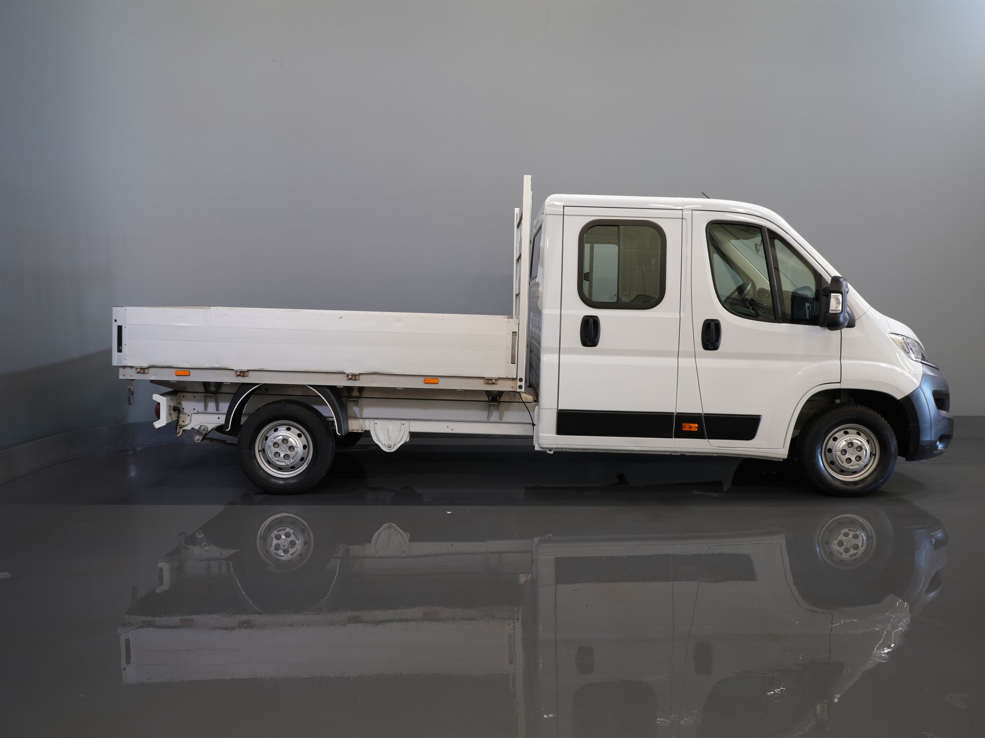 Opel Movano Open cargo box 2.2 140 CP DC Double Cab Open cargo box/ 7 Pers./ 2.5t Trekverm./ Cruise/ Airco/ 288x215x35/ Pick up