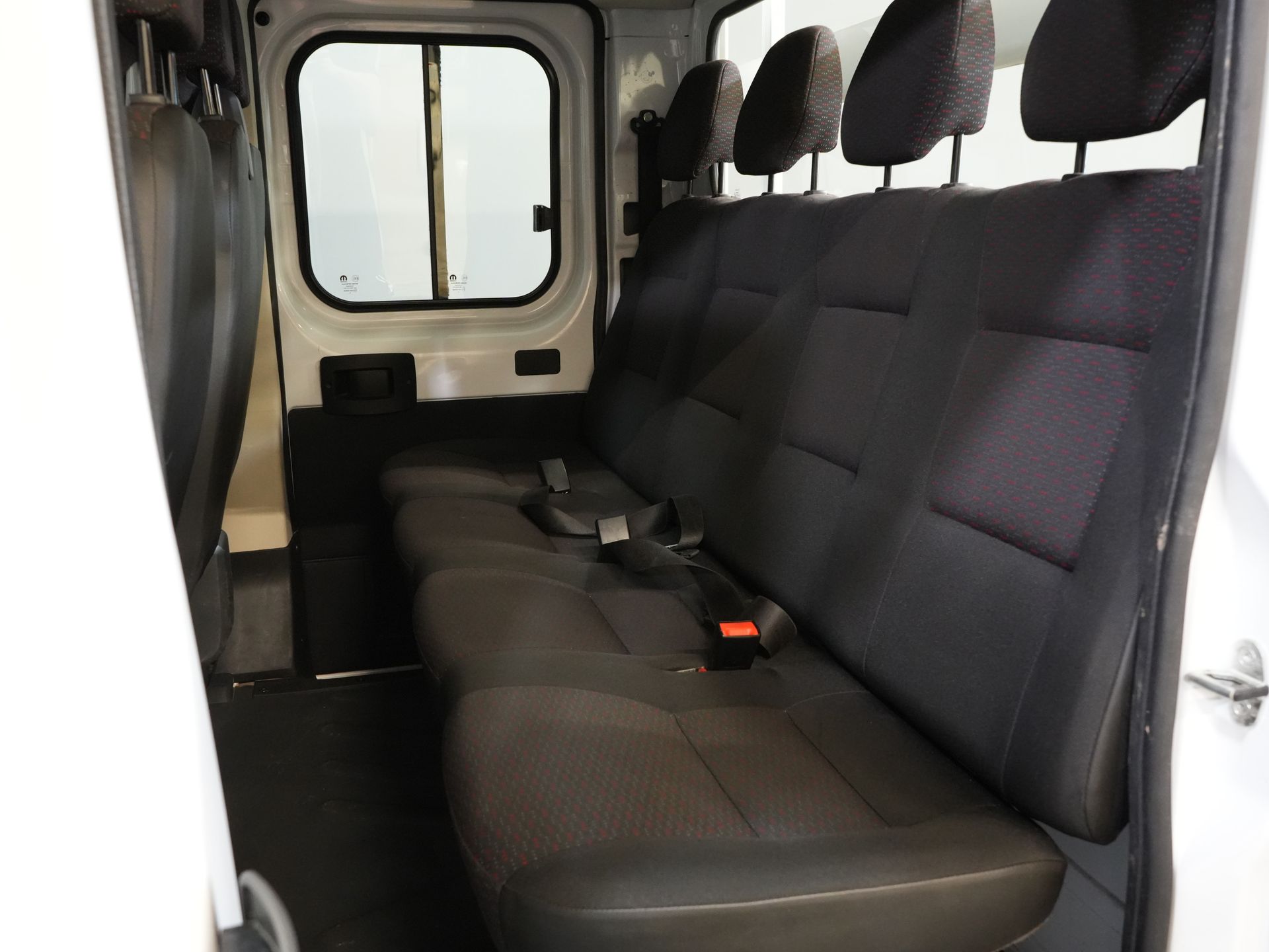Opel Movano Open cargo box 2.2 140 CP DC Double Cab Open cargo box/ 7 Pers./ 2.5t Trekverm./ Cruise/ Airco/ 288x215x35/ Pick up