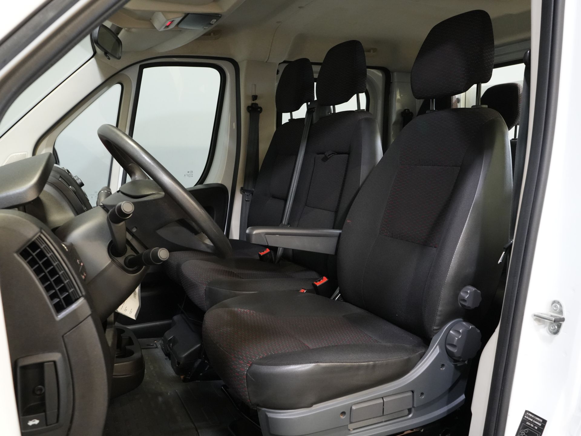 Opel Movano Open cargo box 2.2 140 CP DC Double Cab Open cargo box/ 7 Pers./ 2.5t Trekverm./ Cruise/ Airco/ 288x215x35/ Pick up