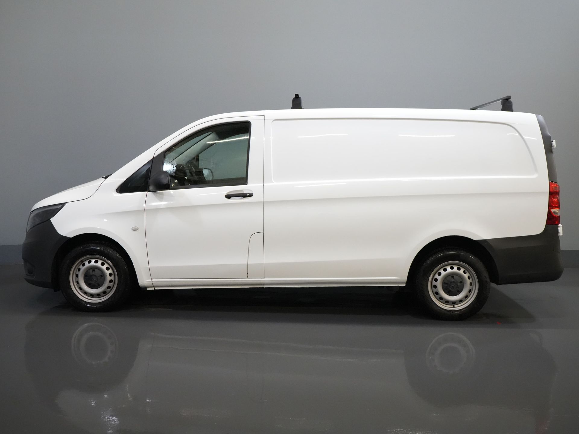 Mercedes-Benz Vito Van 116 CDI Aut. L2 RWD BPM БЕЗКОШТОВНО! Підігрів підставки / Навігація / Підігрів сидінь / Carplay / Камера / Круїз / Буксирувальний гак / Кондиціонер