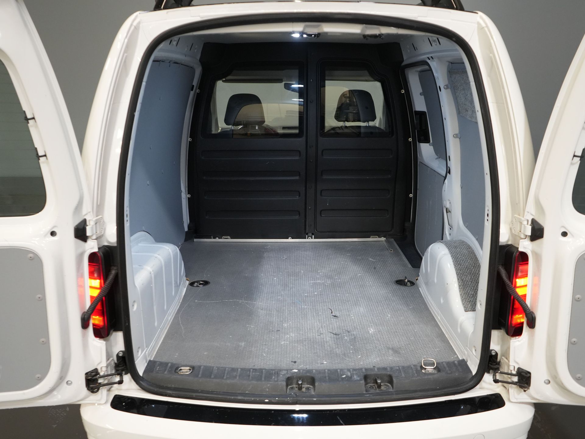 Volkswagen Caddy Van 2.0 TDI Edition 35 BPM БЕЗКОШТОВНО! Підігрів підставки/ Підігрів сидінь/ CarPlay/ PDC/ LMV/ Круїз/ Фаркоп/ Кондиціонер