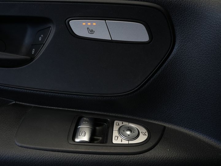 Mercedes-Benz Vito Furgone 119 CDI Aut. XL L3 LED/ Riscaldamento del pianale/ Riscaldamento dei sedili/ Carplay/ Navi/ Telecamera/ PDC/ LMV/ Cruise/ Gancio di traino/ Aria condizionata