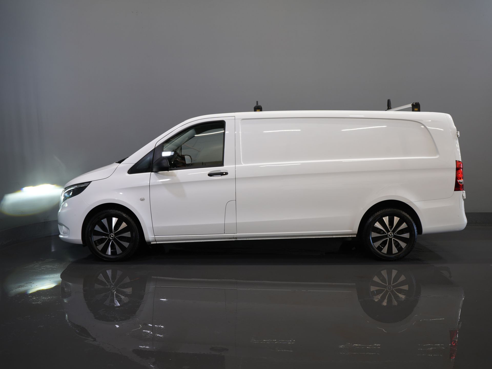 Mercedes-Benz Vito Furgone 119 CDI Aut. XL L3 LED/ Riscaldamento del pianale/ Riscaldamento dei sedili/ Carplay/ Navi/ Telecamera/ PDC/ LMV/ Cruise/ Gancio di traino/ Aria condizionata