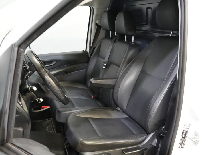 Mercedes-Benz Vito Furgone 119 CDI Aut. XL L3 LED/ Riscaldamento del pianale/ Riscaldamento dei sedili/ Carplay/ Navi/ Telecamera/ PDC/ LMV/ Cruise/ Gancio di traino/ Aria condizionata