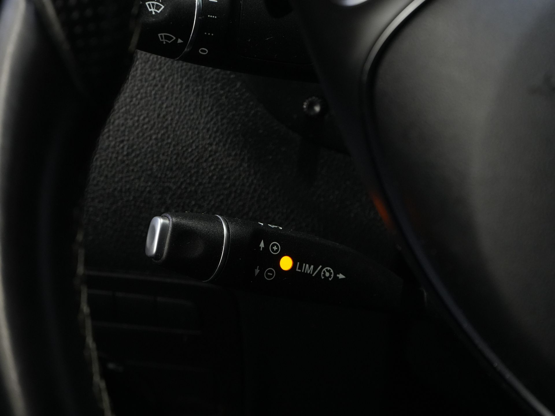 Mercedes-Benz Vito Furgone 119 CDI Aut. XL L3 LED/ Riscaldamento del pianale/ Riscaldamento dei sedili/ Carplay/ Navi/ Telecamera/ PDC/ LMV/ Cruise/ Gancio di traino/ Aria condizionata
