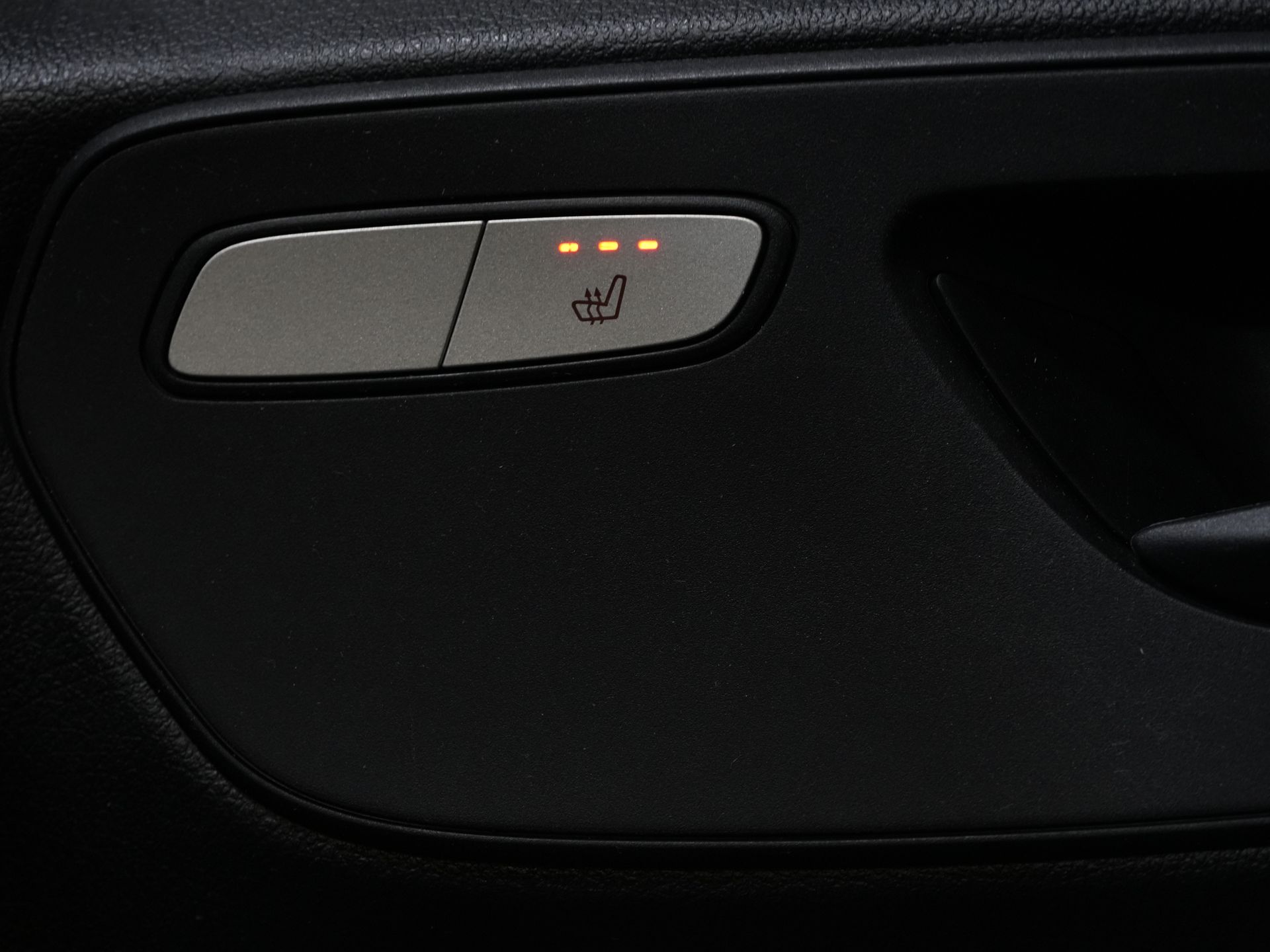 Mercedes-Benz Vito Furgone 119 CDI Aut. XL L3 LED/ Riscaldamento del pianale/ Riscaldamento dei sedili/ Carplay/ Navi/ Telecamera/ PDC/ LMV/ Cruise/ Gancio di traino/ Aria condizionata