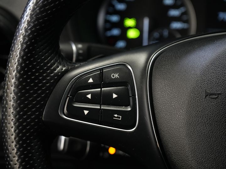 Mercedes-Benz Vito Furgone 119 CDI Aut. XL L3 LED/ Riscaldamento del pianale/ Riscaldamento dei sedili/ Carplay/ Navi/ Telecamera/ PDC/ LMV/ Cruise/ Gancio di traino/ Aria condizionata