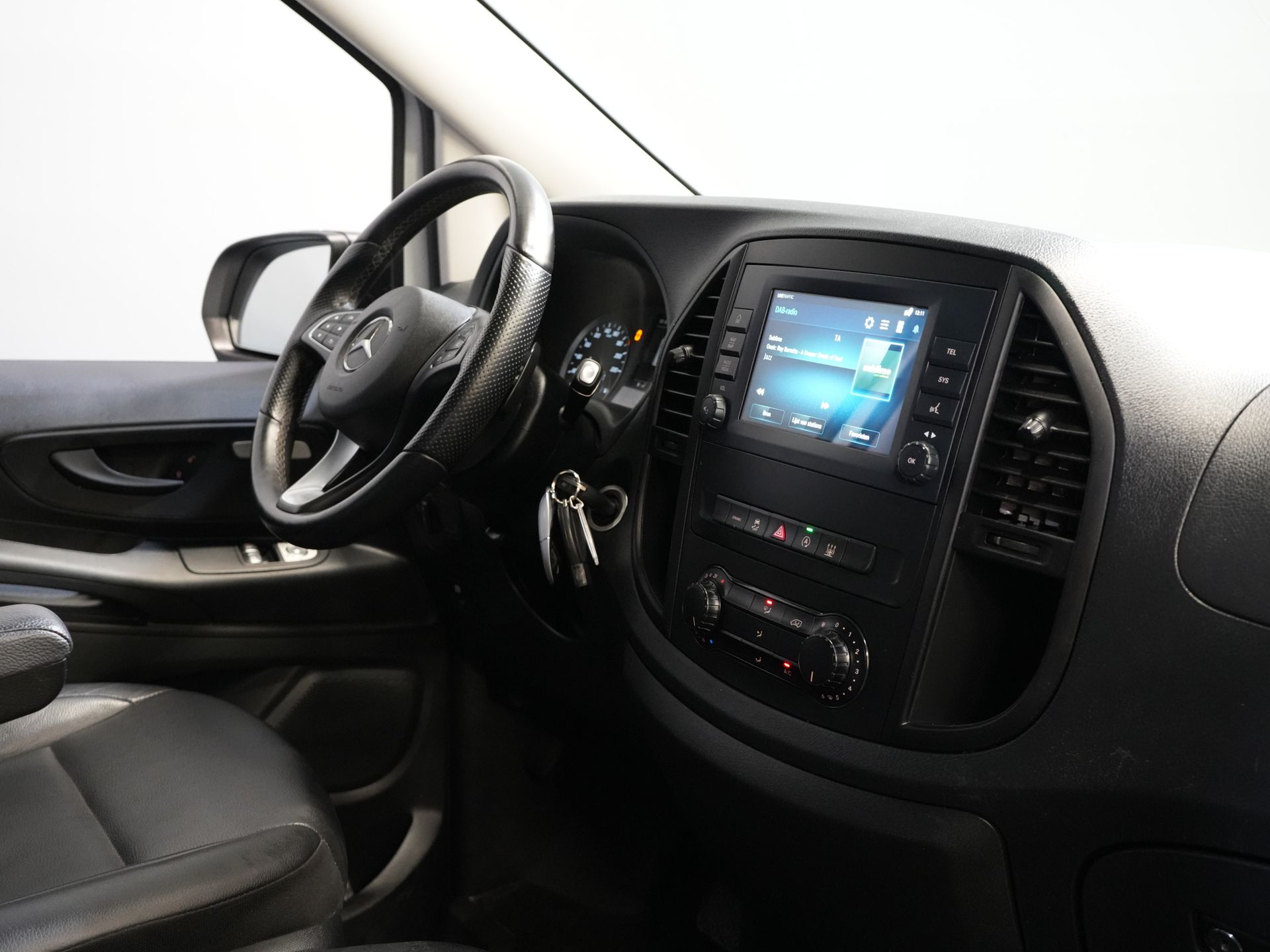 Mercedes-Benz Vito Furgone 119 CDI Aut. XL L3 LED/ Riscaldamento del pianale/ Riscaldamento dei sedili/ Carplay/ Navi/ Telecamera/ PDC/ LMV/ Cruise/ Gancio di traino/ Aria condizionata
