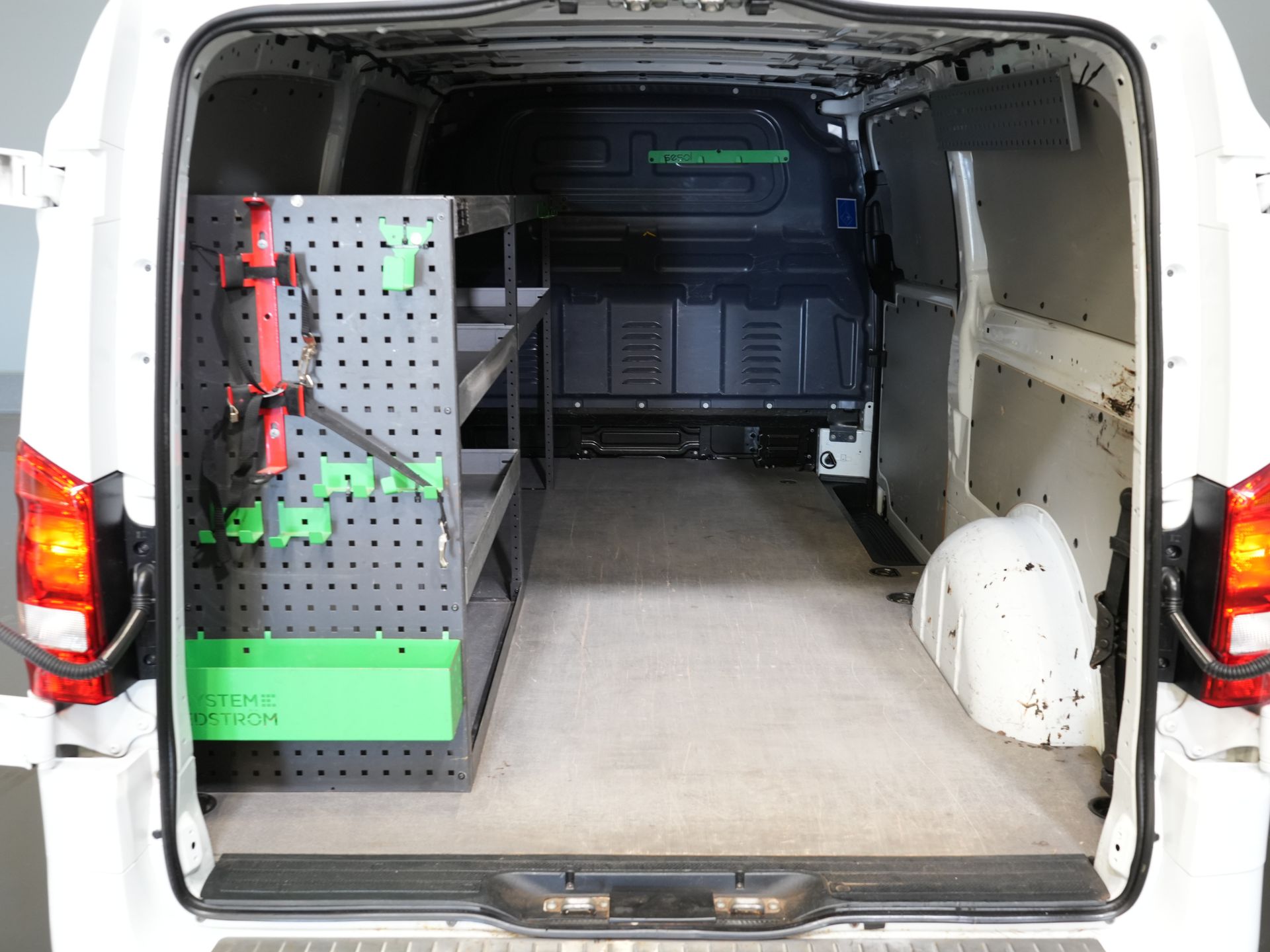 Mercedes-Benz Vito Furgone 119 CDI Aut. XL L3 LED/ Riscaldamento del pianale/ Riscaldamento dei sedili/ Carplay/ Navi/ Telecamera/ PDC/ LMV/ Cruise/ Gancio di traino/ Aria condizionata