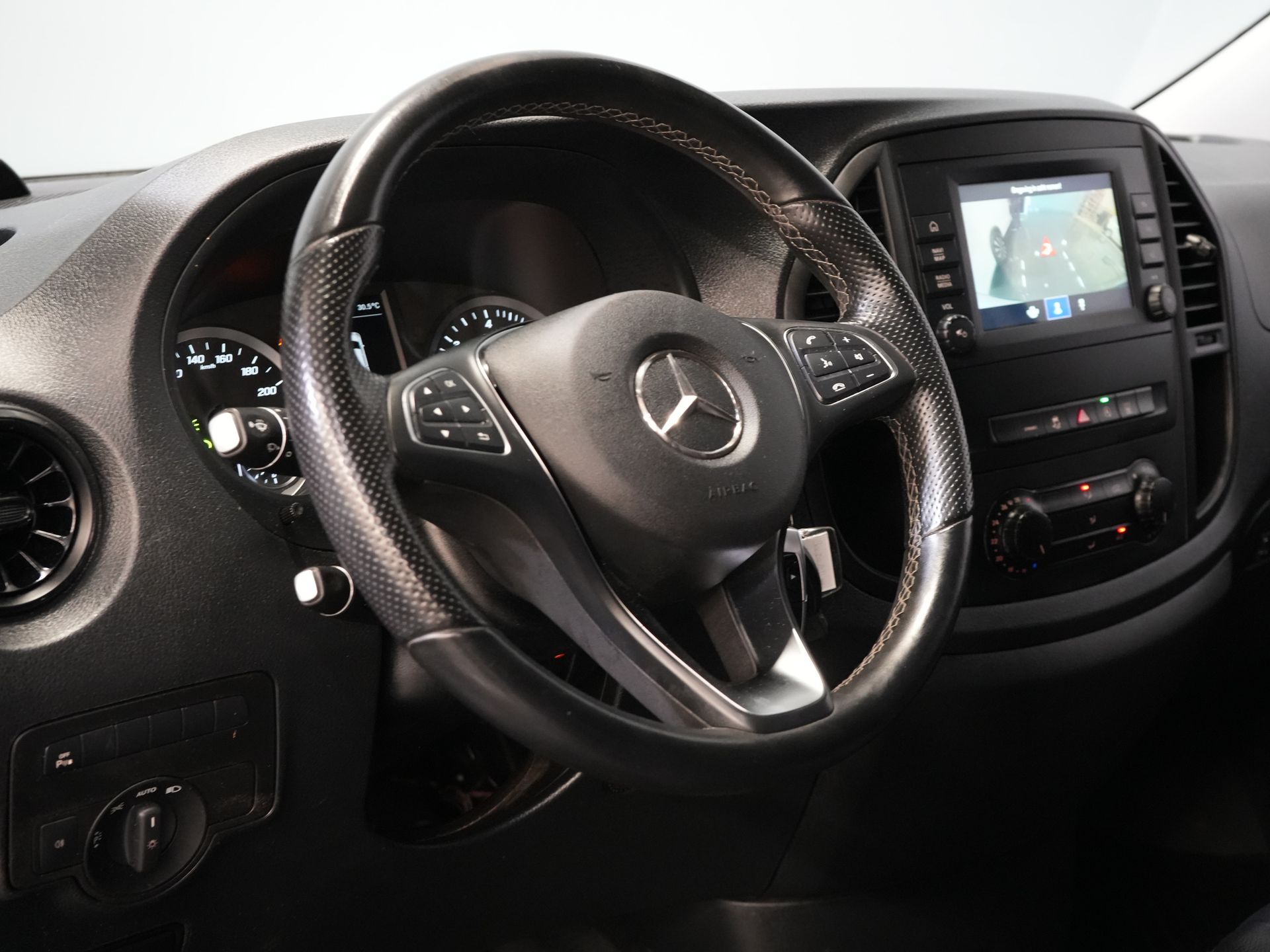 Mercedes-Benz Vito Furgone 119 CDI Aut. XL L3 LED/ Riscaldamento del pianale/ Riscaldamento dei sedili/ Carplay/ Navi/ Telecamera/ PDC/ LMV/ Cruise/ Gancio di traino/ Aria condizionata