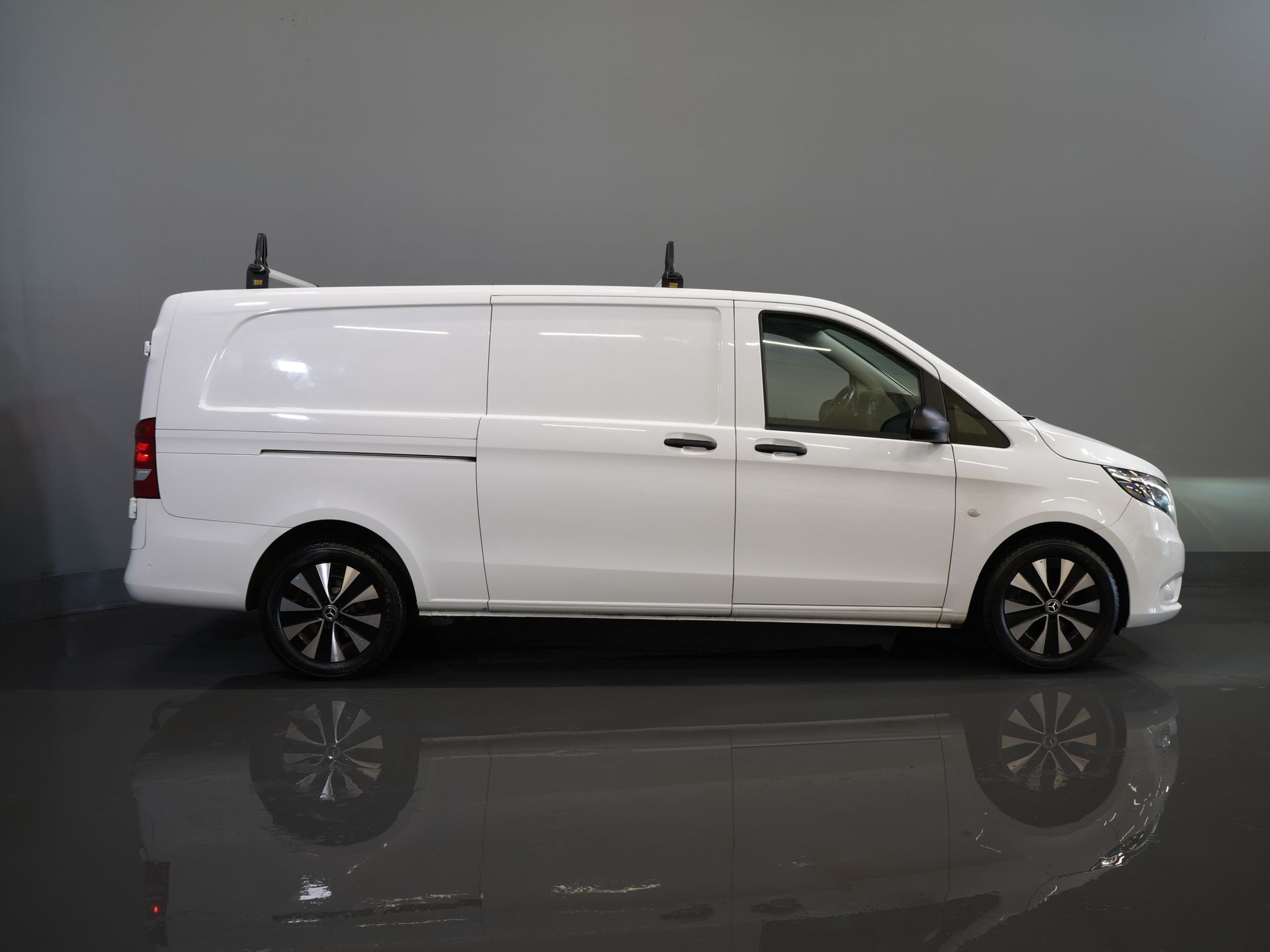 Mercedes-Benz Vito Furgone 119 CDI Aut. XL L3 LED/ Riscaldamento del pianale/ Riscaldamento dei sedili/ Carplay/ Navi/ Telecamera/ PDC/ LMV/ Cruise/ Gancio di traino/ Aria condizionata