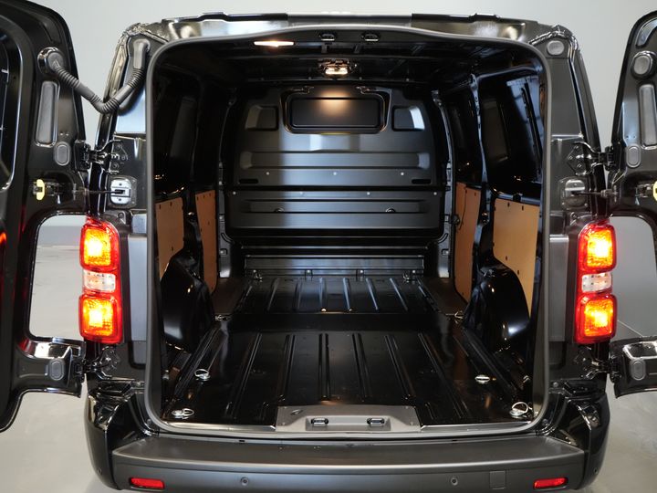 Citroën Jumpy Van 2.0 HDI 180 hp Aut. L3 BPM FREE! Navi/ Carplay/ Camera/ PDC/ Cruise/ Airco