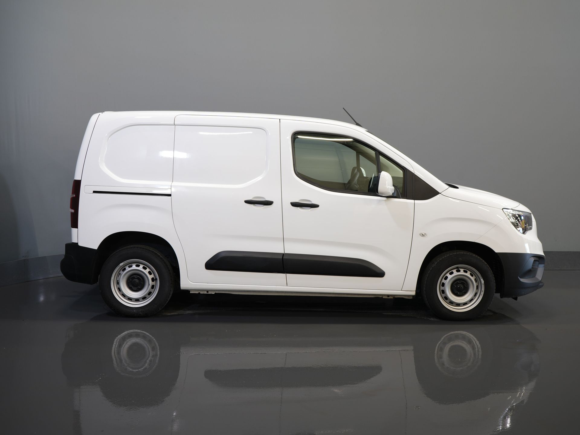 Opel Combo Bestelbus 1.5D 100 pk BPM VRIJ! Carplay/ Cruise/ Trekhaak/ Airco/ PDC