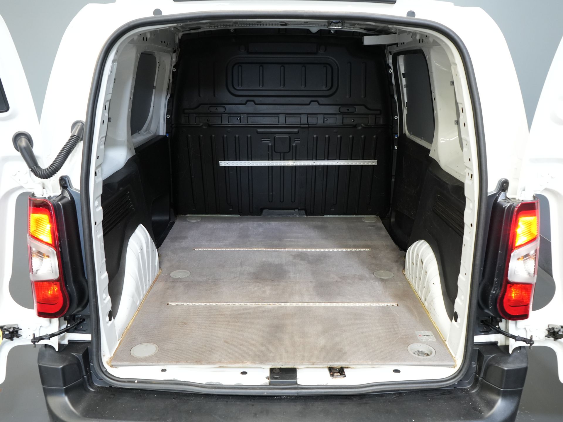 Opel Combo Bestelbus 1.5D 100 pk BPM VRIJ! Carplay/ Cruise/ Trekhaak/ Airco/ PDC