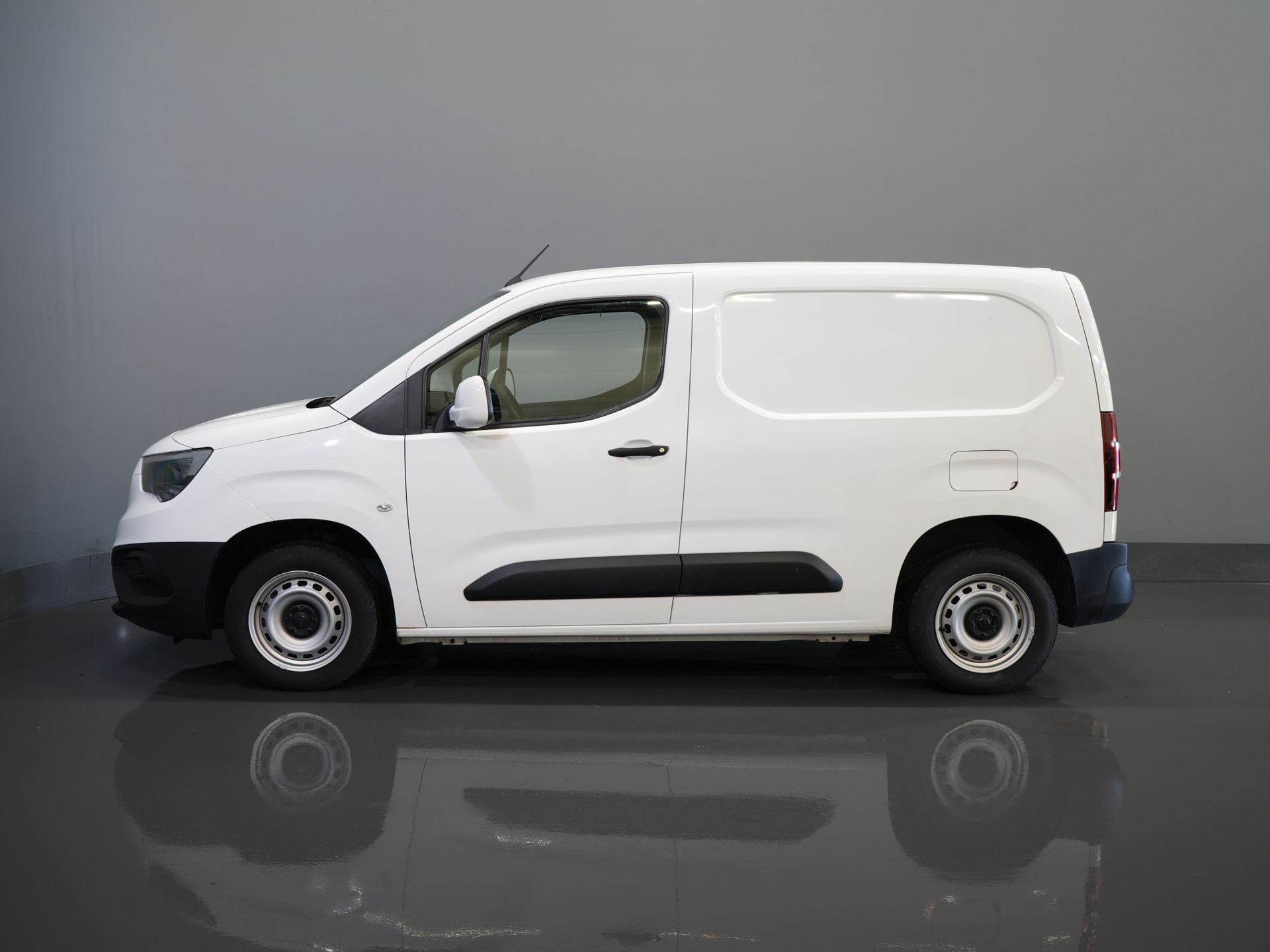 Opel Combo Bestelbus 1.5D 100 pk BPM VRIJ! Carplay/ Cruise/ Trekhaak/ Airco/ PDC
