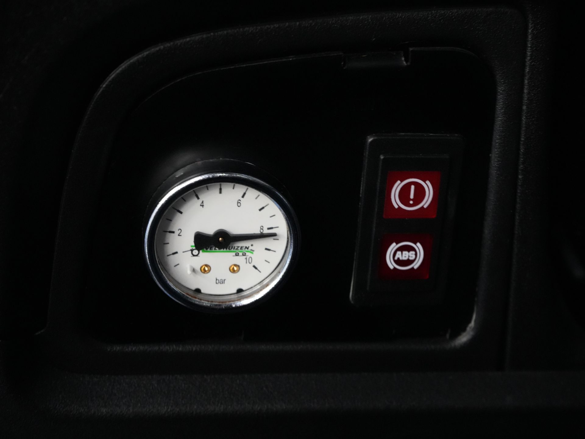 Iveco 40C16 z otwartą skrzynią ładunkową, Iveco Daily, skrzynia biegów ZF, automatyczna. UNIKAT! BE – ciągnik siodłowy / skrzynia wyładowcza / piąte koło / podwójne opony / tachograf / oświetlenie LED / CarPlay / alarm III / fotel z regulacją wysokości / klimatyzacja / 