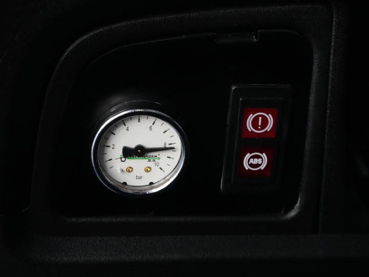 Iveco 40C16 z otwartą skrzynią ładunkową, Iveco Daily, skrzynia biegów ZF, automatyczna. UNIKAT! BE – ciągnik siodłowy / skrzynia wyładowcza / piąte koło / podwójne opony / tachograf / oświetlenie LED / CarPlay / alarm III / fotel z regulacją wysokości / klimatyzacja / 