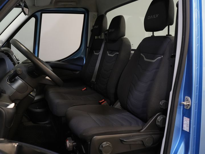 Iveco 40C16 z otwartą skrzynią ładunkową, Iveco Daily, skrzynia biegów ZF, automatyczna. UNIKAT! BE – ciągnik siodłowy / skrzynia wyładowcza / piąte koło / podwójne opony / tachograf / oświetlenie LED / CarPlay / alarm III / fotel z regulacją wysokości / klimatyzacja / 