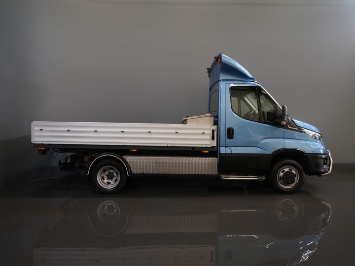 Iveco 40C16 z otwartą skrzynią ładunkową, Iveco Daily, skrzynia biegów ZF, automatyczna. UNIKAT! BE – ciągnik siodłowy / skrzynia wyładowcza / piąte koło / podwójne opony / tachograf / oświetlenie LED / CarPlay / alarm III / fotel z regulacją wysokości / klimatyzacja / 
