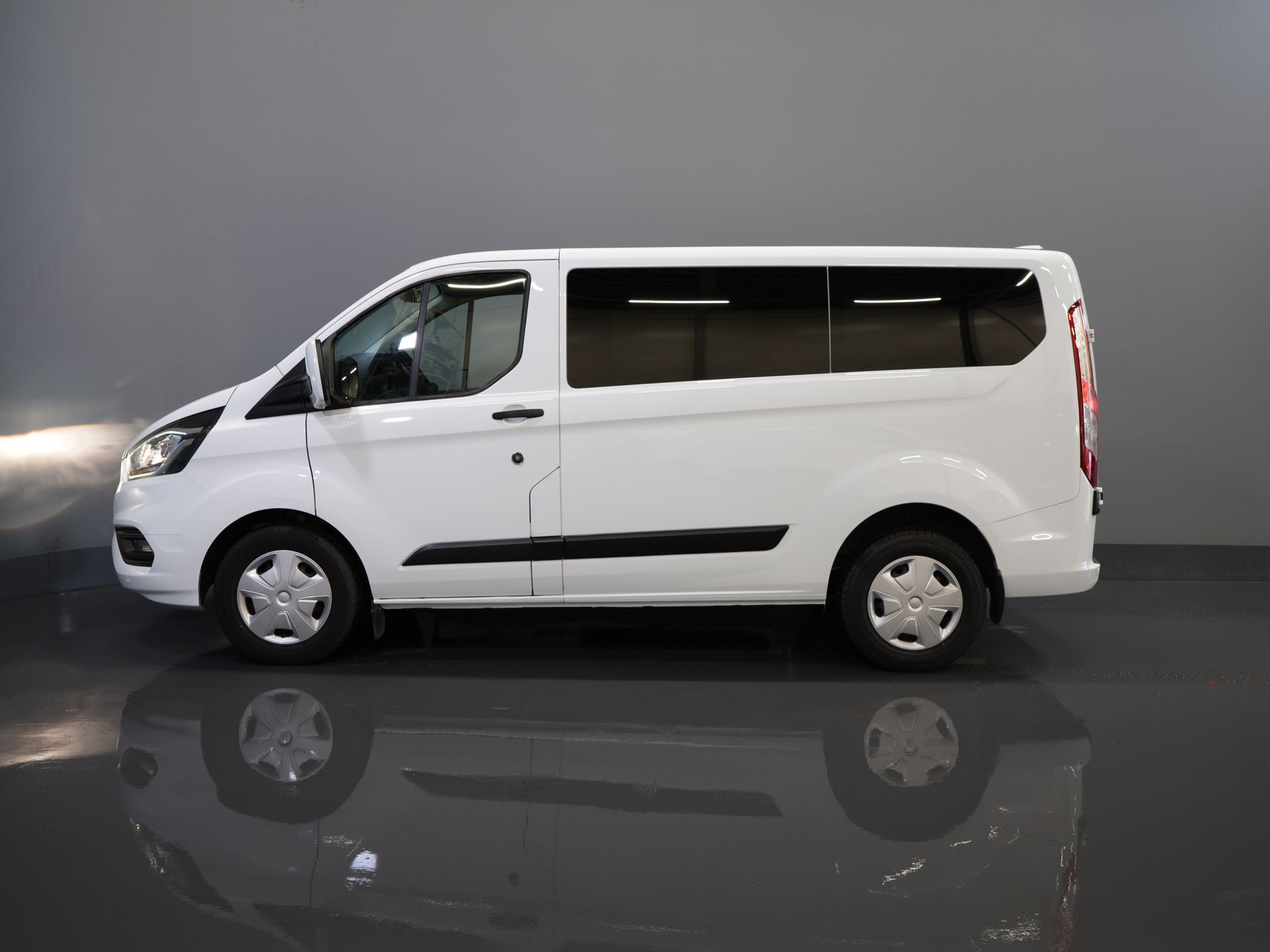 Ford Transit Custom Passenger Transport Tourneo 2.0 TDCI €.... incl. TVA/BPM Trend Combi/ Combi/ 9 Person/ 9 P/ Cruise/ PDC/ Airco