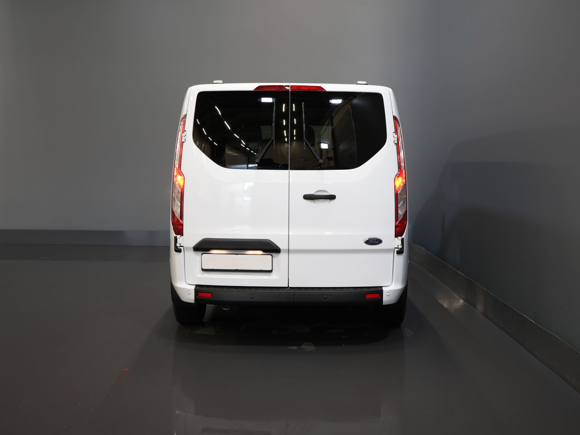 Ford Transit Custom Passenger Transport Tourneo 2.0 TDCI €.... incl. TVA/BPM Trend Combi/ Combi/ 9 Person/ 9 P/ Cruise/ PDC/ Airco