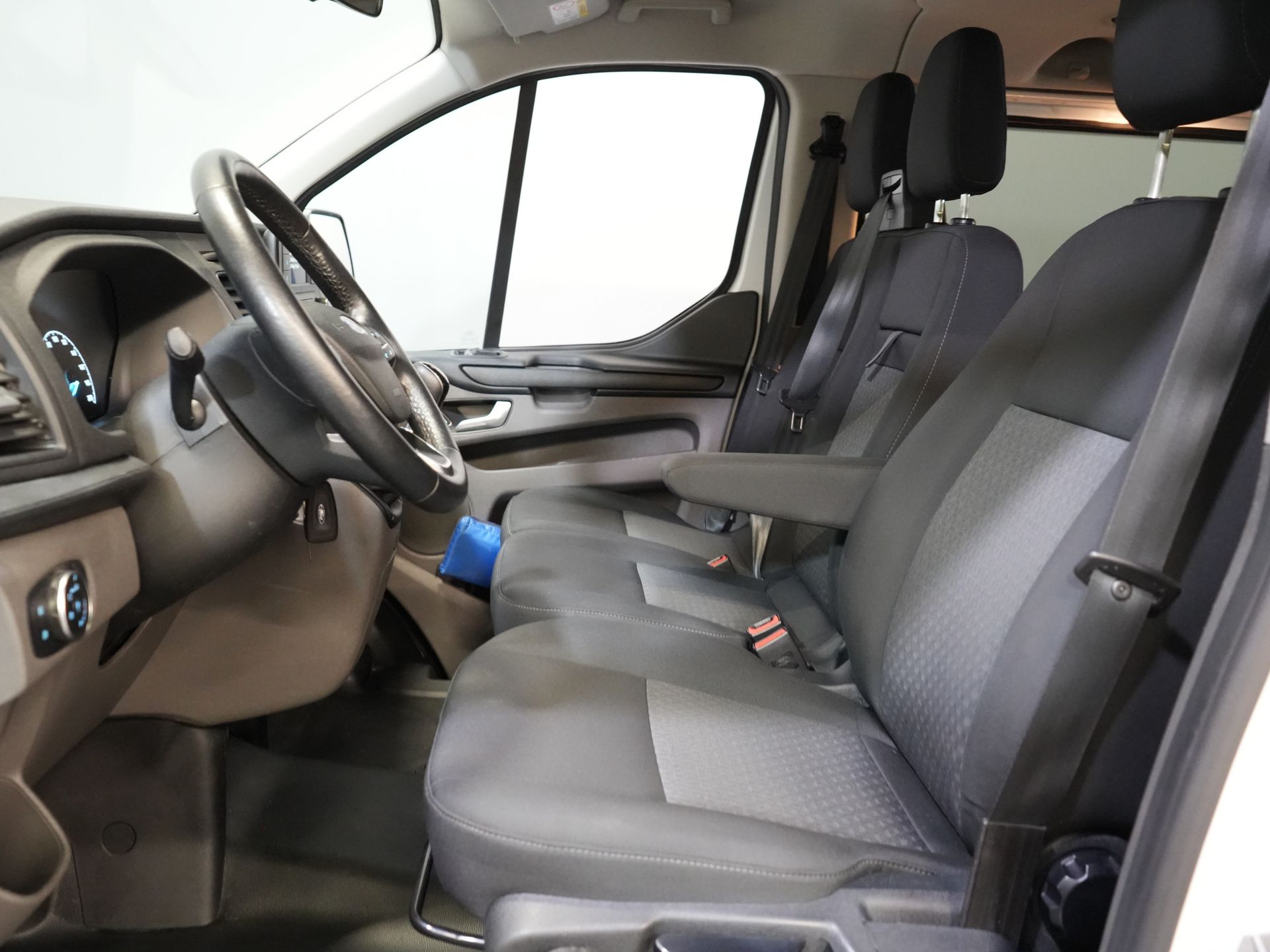 Ford Transit Custom Passenger Transport Tourneo 2.0 TDCI €.... incl. TVA/BPM Trend Combi/ Combi/ 9 Person/ 9 P/ Cruise/ PDC/ Airco