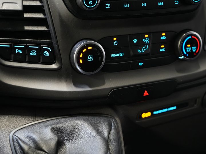 Ford Transit Custom Passenger Transport Tourneo 2.0 TDCI €.... incl. TVA/BPM Trend Combi/ Combi/ 9 Person/ 9 P/ Cruise/ PDC/ Airco