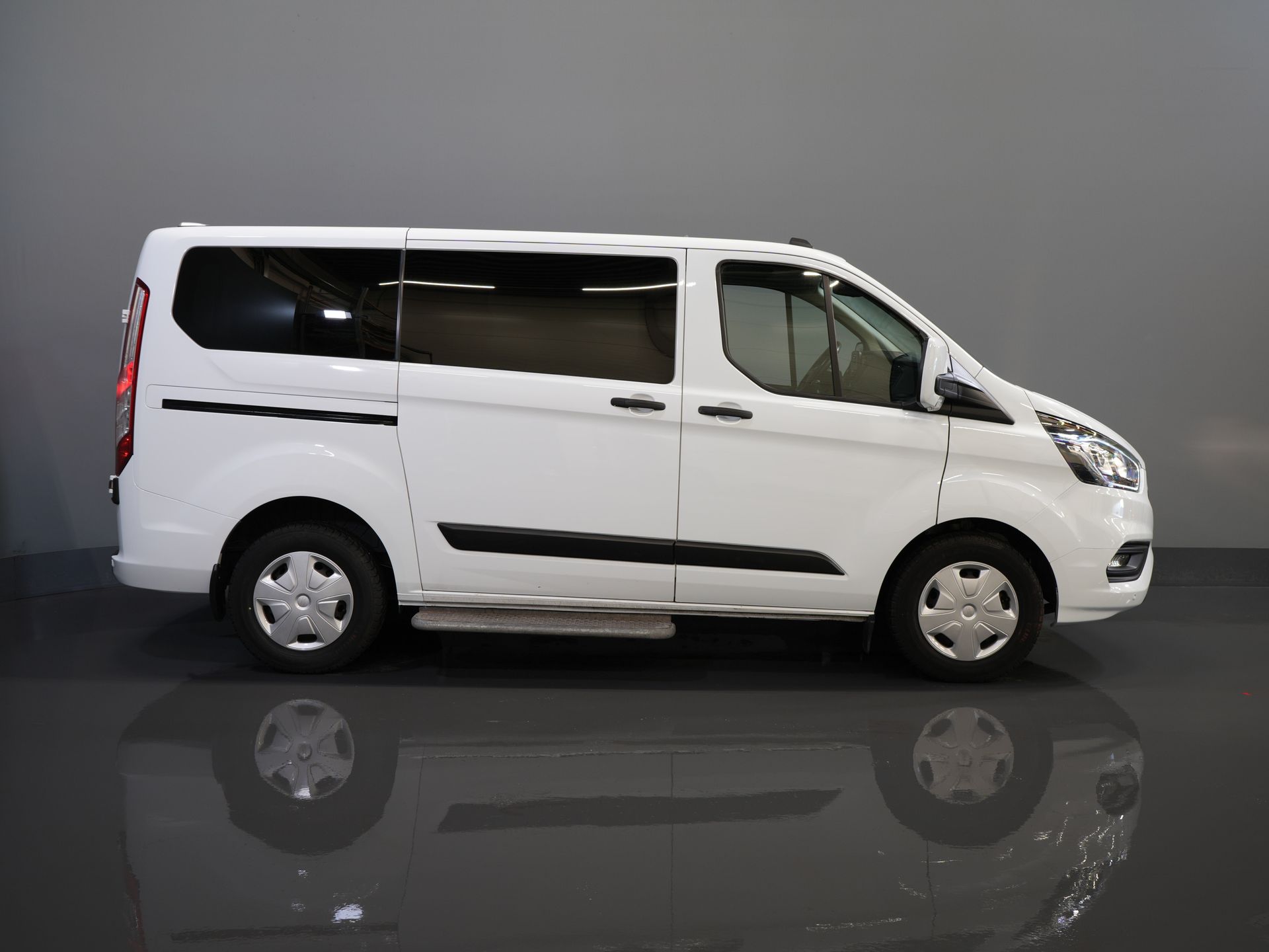 Ford Transit Custom Passenger Transport Tourneo 2.0 TDCI €.... incl. TVA/BPM Trend Combi/ Combi/ 9 Person/ 9 P/ Cruise/ PDC/ Airco