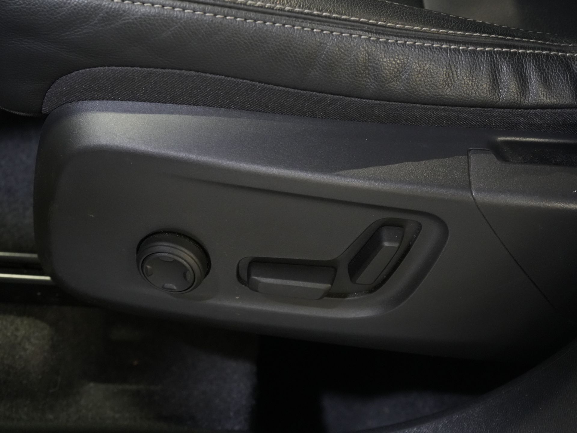 Volvo XC40 SUV 1.5 PHEV Ultimate Bright Pano/ Leather/ Harman & Kardon/ Mem.seat/ Elek.Towbar/ Adapt.cruise/ LED/ Seatverw./ Steeringw./ Elek.