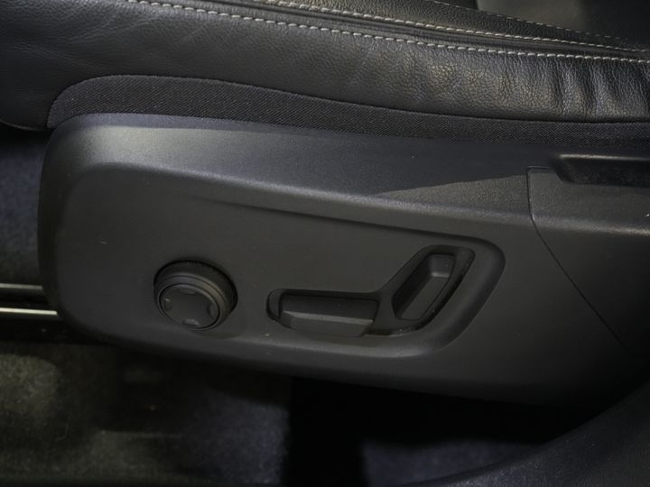 Volvo XC40 SUV 1.5 PHEV Ultimate Bright Pano/ Leather/ Harman & Kardon/ Mem.seat/ Elek.Towbar/ Adapt.cruise/ LED/ Seatverw./ Steeringw./ Elek.