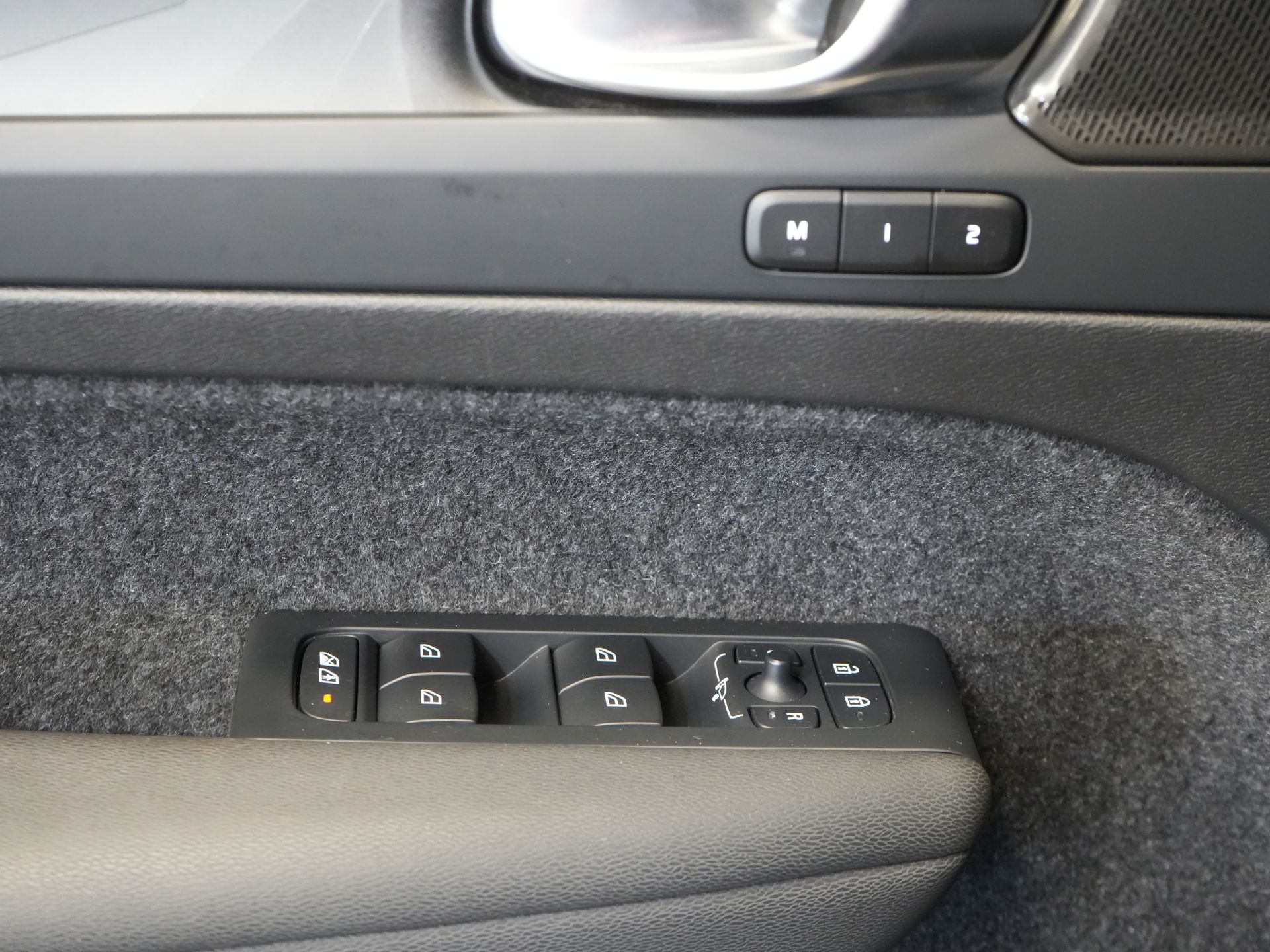 Volvo XC40 SUV 1.5 PHEV Ultimate Bright Pano/ Leather/ Harman & Kardon/ Mem.seat/ Elek.Towbar/ Adapt.cruise/ LED/ Seatverw./ Steeringw./ Elek.