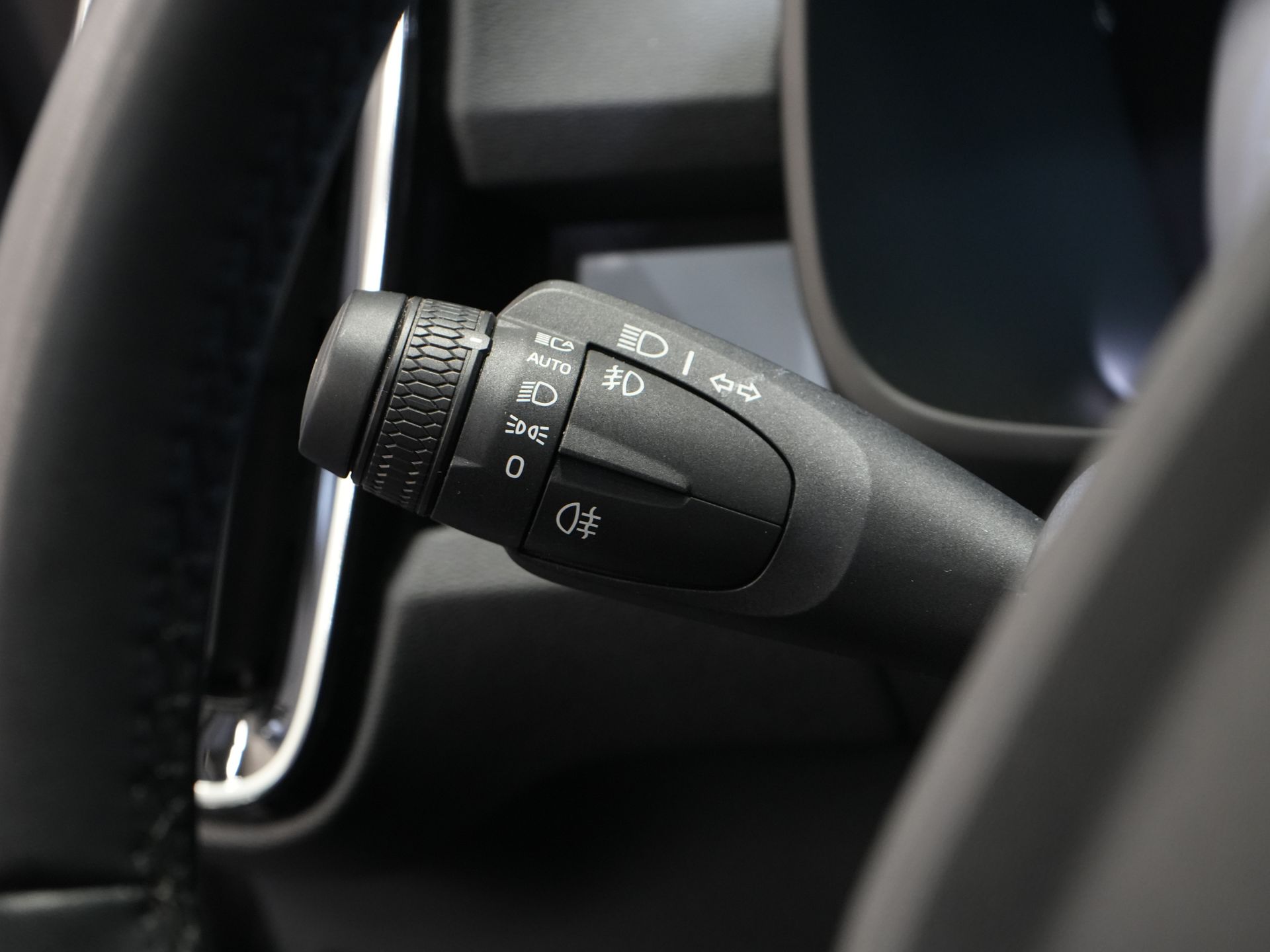 Volvo XC40 SUV 1.5 PHEV Ultimate Bright Pano/ Leather/ Harman & Kardon/ Mem.seat/ Elek.Towbar/ Adapt.cruise/ LED/ Seatverw./ Steeringw./ Elek.