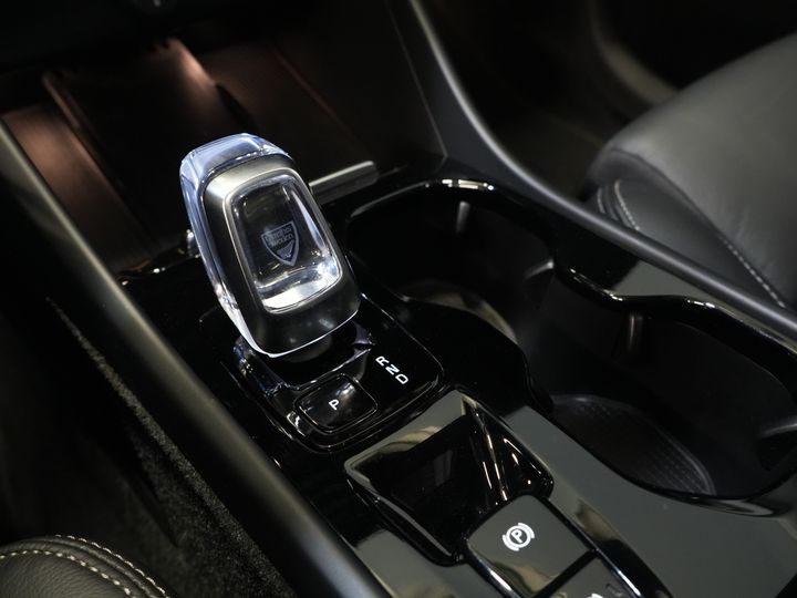 Volvo XC40 SUV 1.5 PHEV Ultimate Bright Pano/ Leather/ Harman & Kardon/ Mem.seat/ Elek.Towbar/ Adapt.cruise/ LED/ Seatverw./ Steeringw./ Elek.