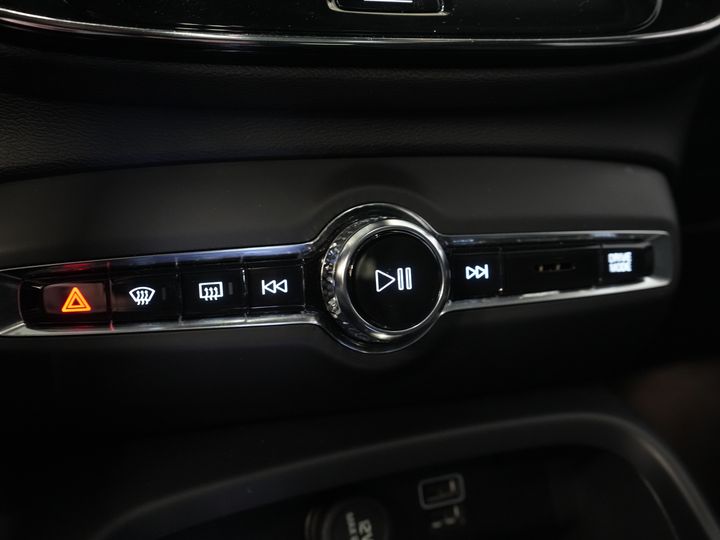 Volvo XC40 SUV 1.5 PHEV Ultimate Bright Pano/ Leather/ Harman & Kardon/ Mem.seat/ Elek.Towbar/ Adapt.cruise/ LED/ Seatverw./ Steeringw./ Elek.