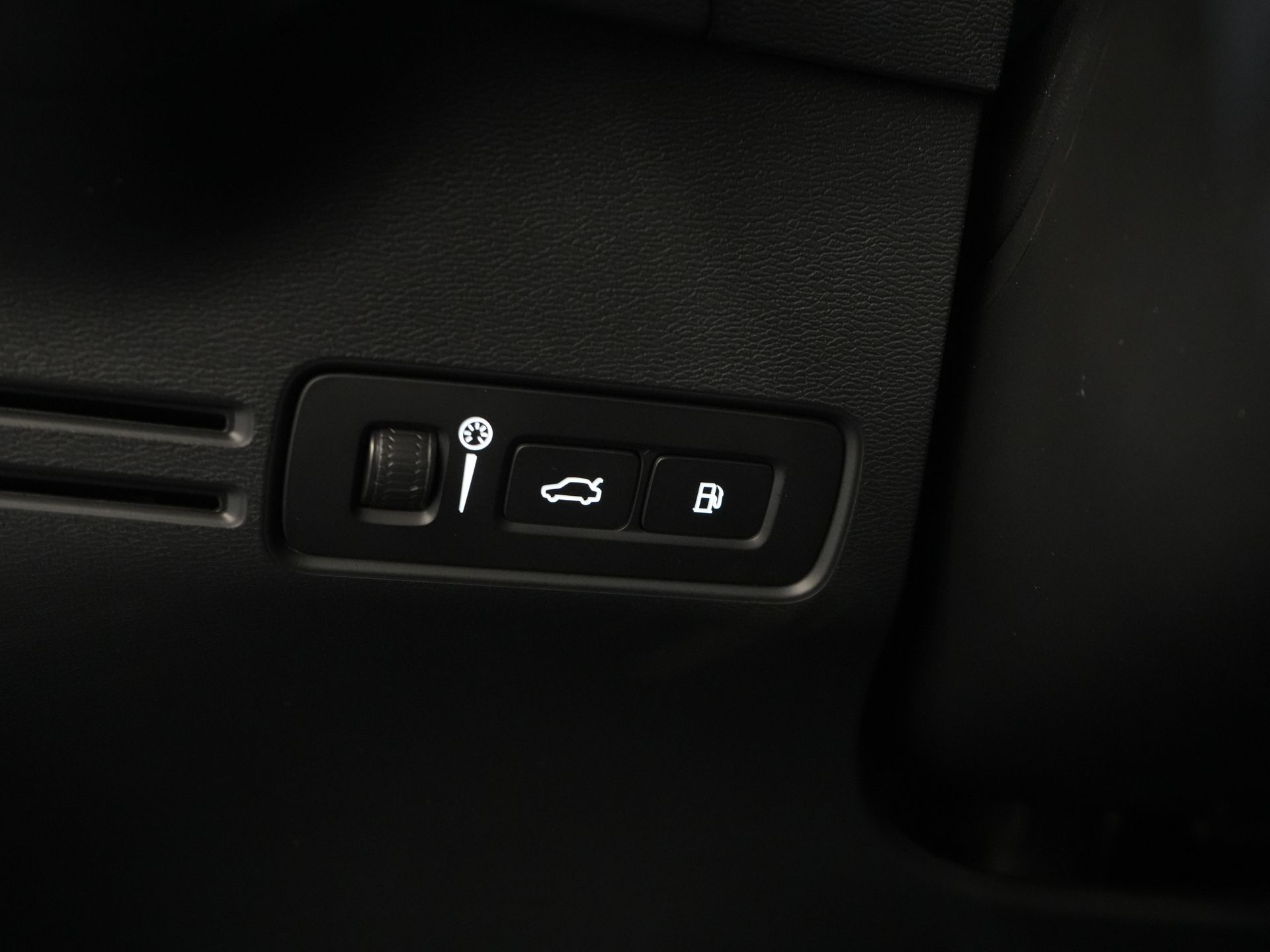 Volvo XC40 SUV 1.5 PHEV Ultimate Bright Pano/ Leather/ Harman & Kardon/ Mem.seat/ Elek.Towbar/ Adapt.cruise/ LED/ Seatverw./ Steeringw./ Elek.