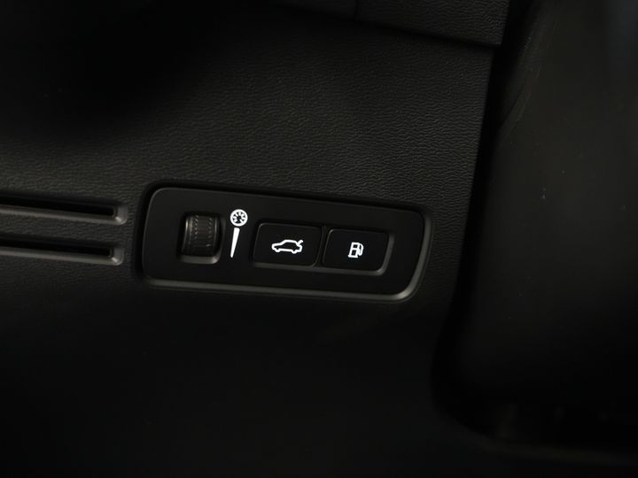 Volvo XC40 SUV 1.5 PHEV Ultimate Bright Pano/ Leather/ Harman & Kardon/ Mem.seat/ Elek.Towbar/ Adapt.cruise/ LED/ Seatverw./ Steeringw./ Elek.