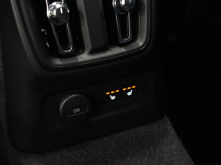 Volvo XC40 SUV 1.5 PHEV Ultimate Bright Pano/ Leather/ Harman & Kardon/ Mem.seat/ Elek.Towbar/ Adapt.cruise/ LED/ Seatverw./ Steeringw./ Elek.