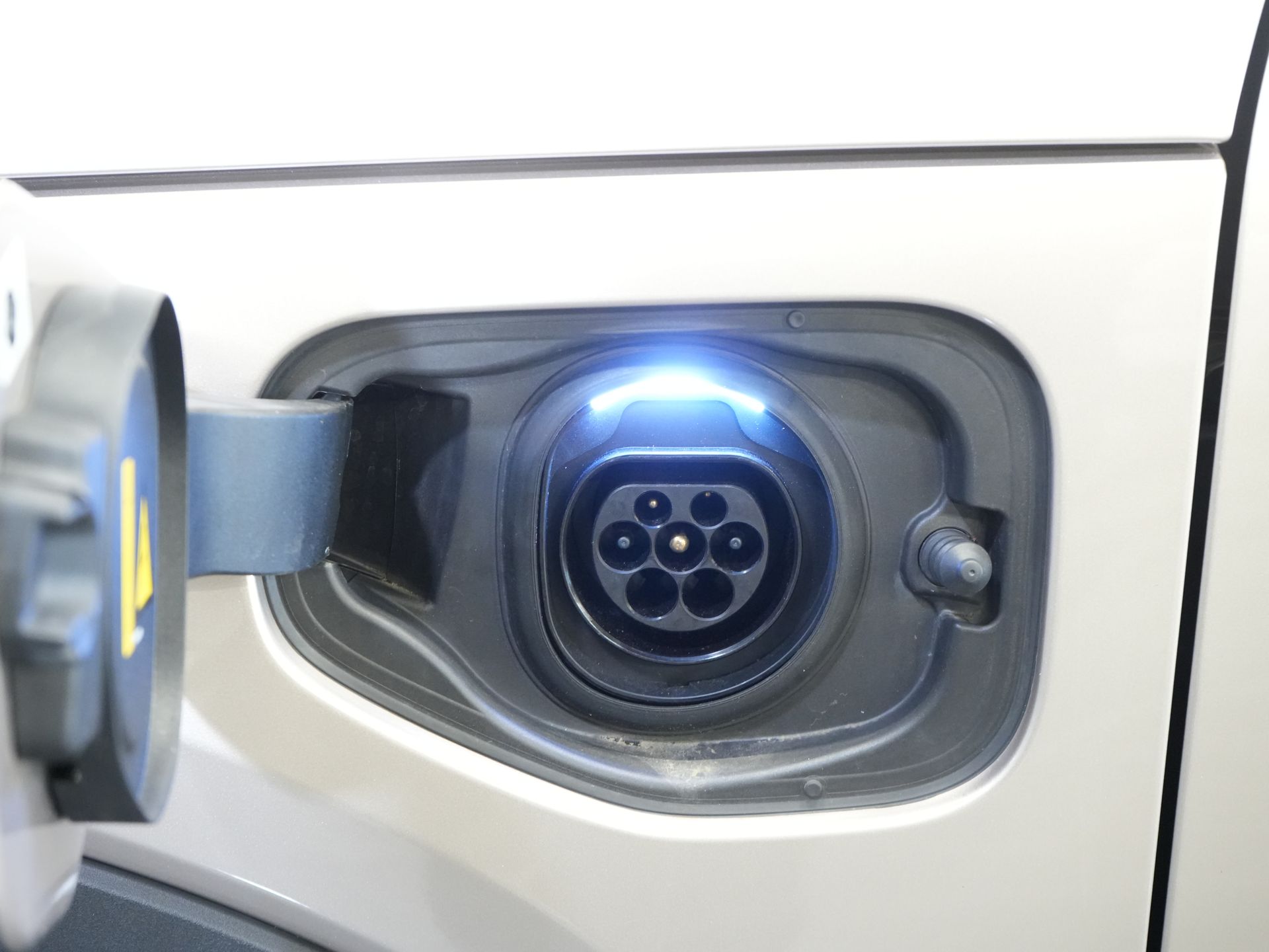 Volvo XC40 SUV 1.5 PHEV Ultimate Bright Pano/ Leather/ Harman & Kardon/ Mem.seat/ Elek.Towbar/ Adapt.cruise/ LED/ Seatverw./ Steeringw./ Elek.