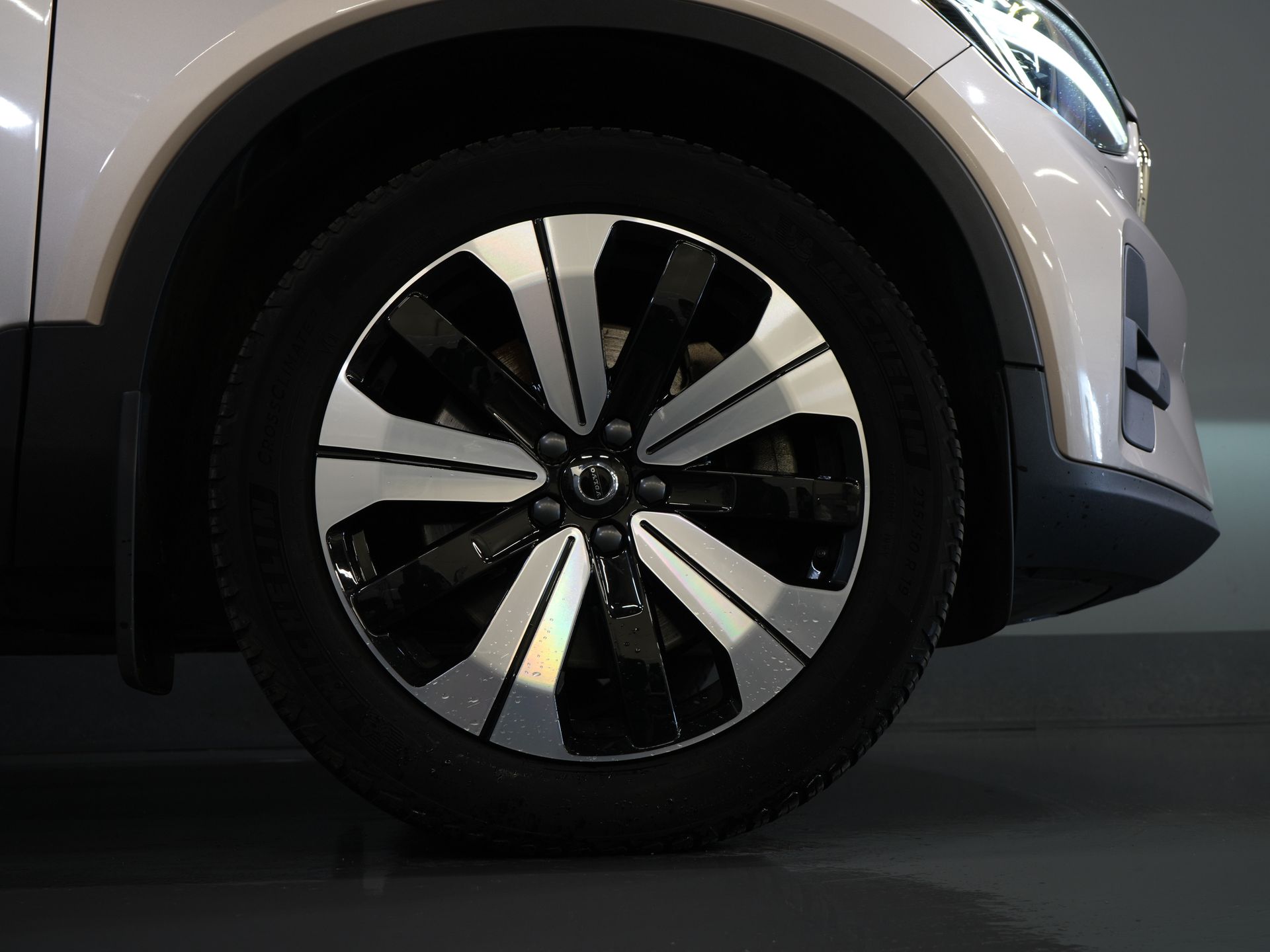 Volvo XC40 SUV 1.5 PHEV Ultimate Bright Pano/ Leather/ Harman & Kardon/ Mem.seat/ Elek.Towbar/ Adapt.cruise/ LED/ Seatverw./ Steeringw./ Elek.