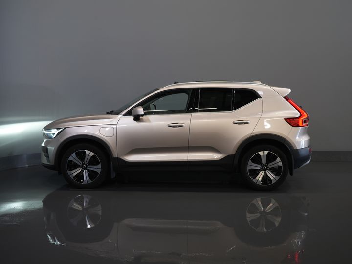 Volvo XC40 SUV 1.5 PHEV Ultimate Bright Pano/ Leather/ Harman & Kardon/ Mem.seat/ Elek.Towbar/ Adapt.cruise/ LED/ Seatverw./ Steeringw./ Elek.