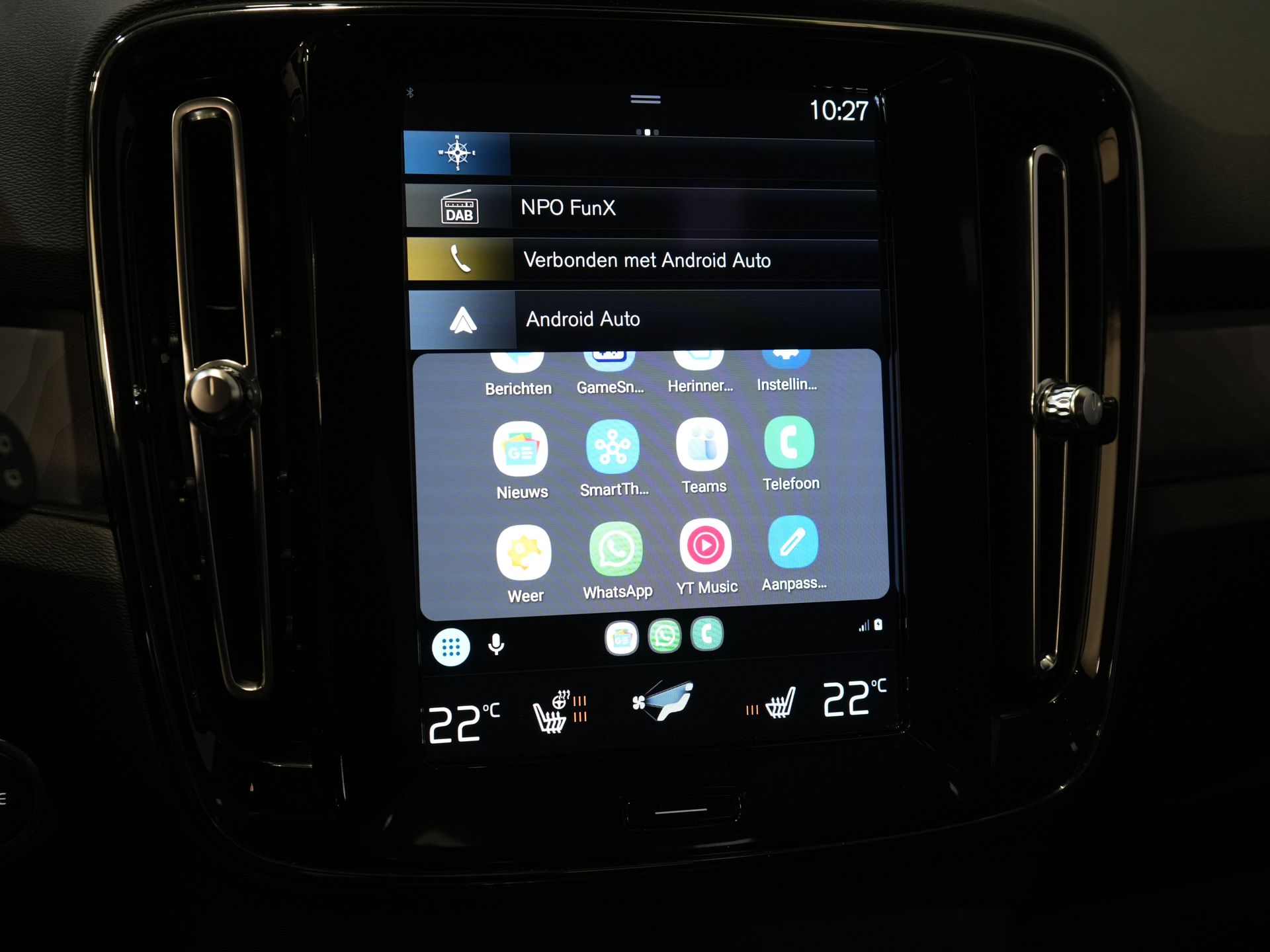 Volvo XC40 SUV 1.5 PHEV Ultimate Bright Pano/ Leather/ Harman & Kardon/ Mem.seat/ Elek.Towbar/ Adapt.cruise/ LED/ Seatverw./ Steeringw./ Elek.