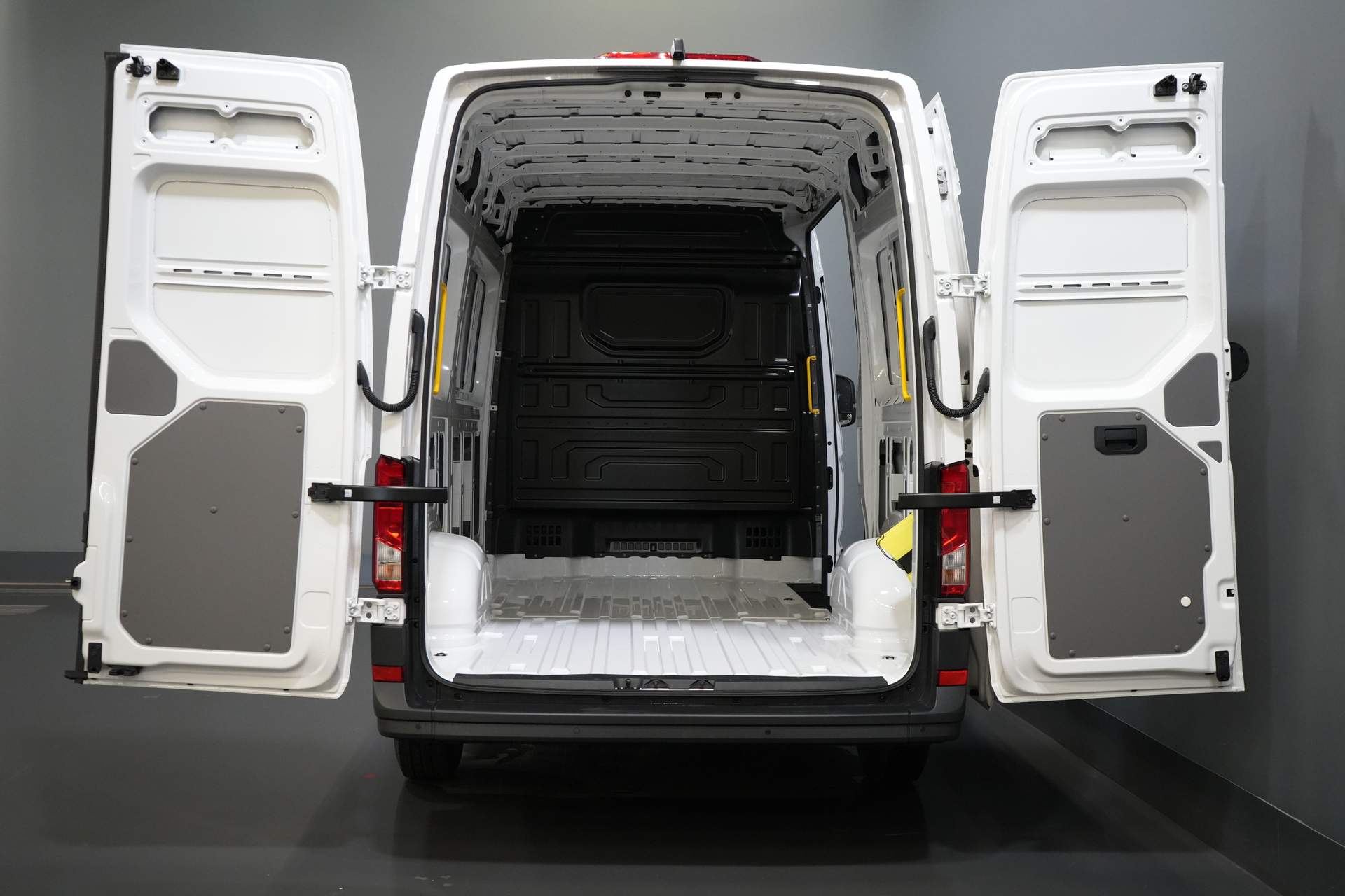 Volkswagen Crafter Van 35 2.0 TDI 140 hp DSG Aut. L3H3 BPM FREE! LED/ Virtuelles Cockpit/ Kamera/ Cruise/ Carplay/ Gev.Stoel