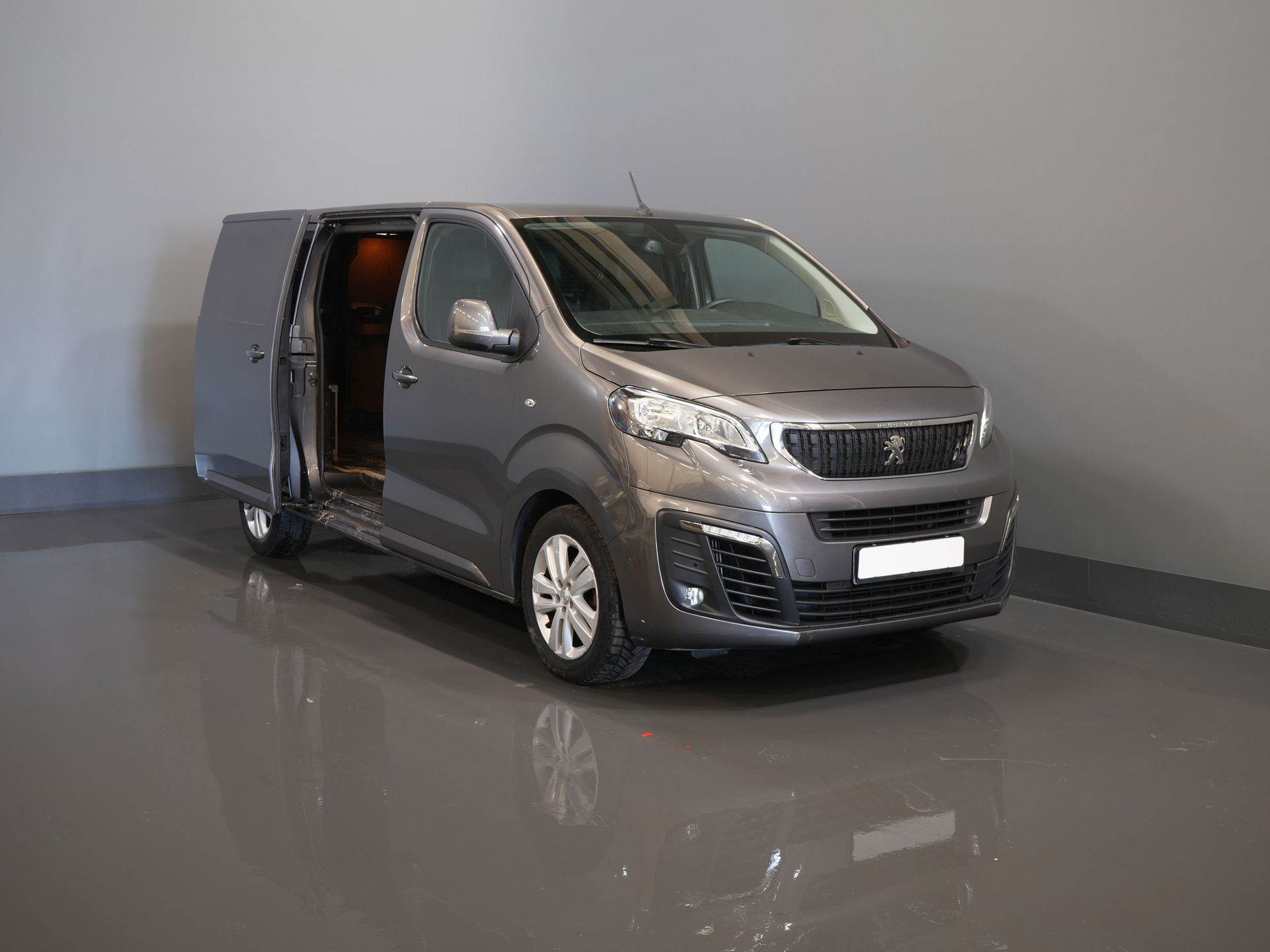 Peugeot Expert Van 2.0 HDI Aut. 180 CP L3 BPM GRATUIT! 2x Elek.Schuif./ Alarmă III/ LMV/ Carplay/ PDC/ Navi/ Keyless/ Airco