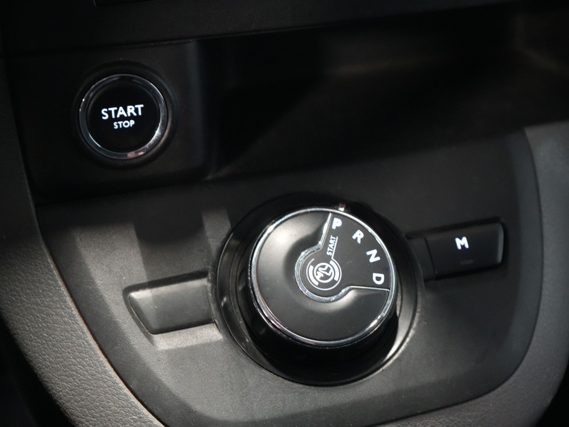 Peugeot Expert Van 2.0 HDI Aut. 180 CP L3 BPM GRATUIT! 2x Elek.Schuif./ Alarmă III/ LMV/ Carplay/ PDC/ Navi/ Keyless/ Airco