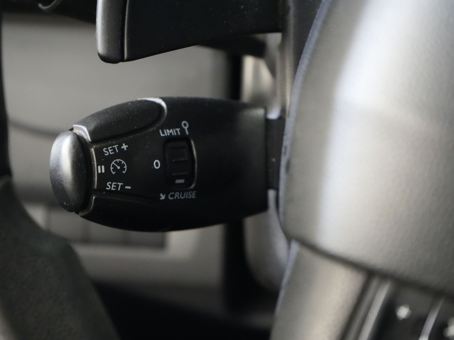Peugeot Expert Van 2.0 HDI Aut. 180 CP L3 BPM GRATUIT! 2x Elek.Schuif./ Alarmă III/ LMV/ Carplay/ PDC/ Navi/ Keyless/ Airco