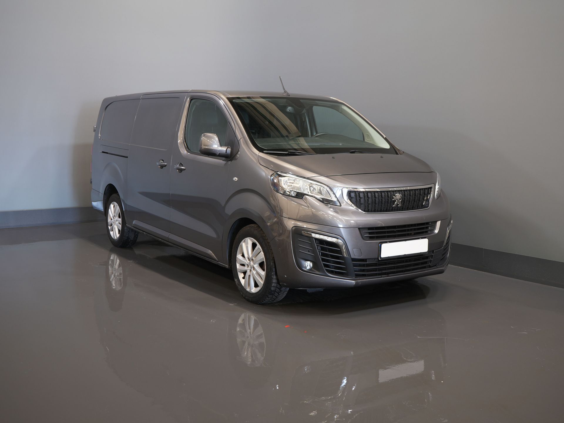 Peugeot Expert Van 2.0 HDI Aut. 180 CP L3 BPM GRATUIT! 2x Elek.Schuif./ Alarmă III/ LMV/ Carplay/ PDC/ Navi/ Keyless/ Airco
