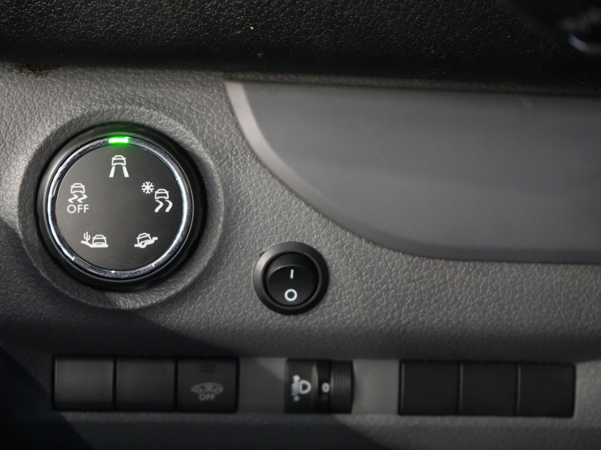 Peugeot Expert Van 2.0 HDI Aut. 180 CP L3 BPM GRATUIT! 2x Elek.Schuif./ Alarmă III/ LMV/ Carplay/ PDC/ Navi/ Keyless/ Airco